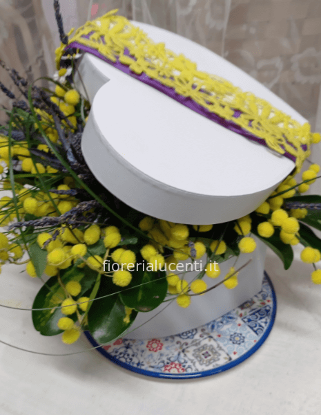 Cuore di mimosa e fiori stagione ,